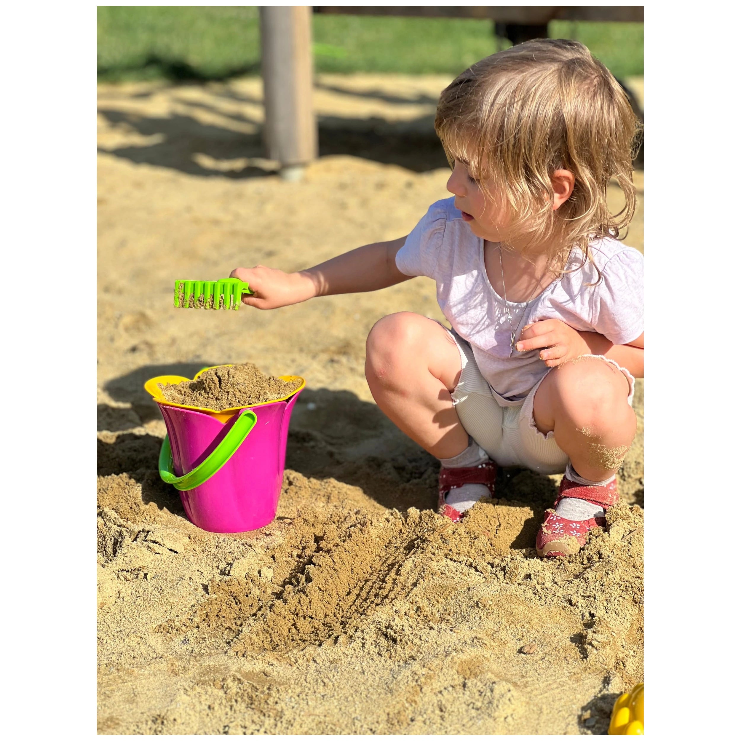 Gowi - Flower Bucket Set - 6 Pieces - Beach & Sand Toys
