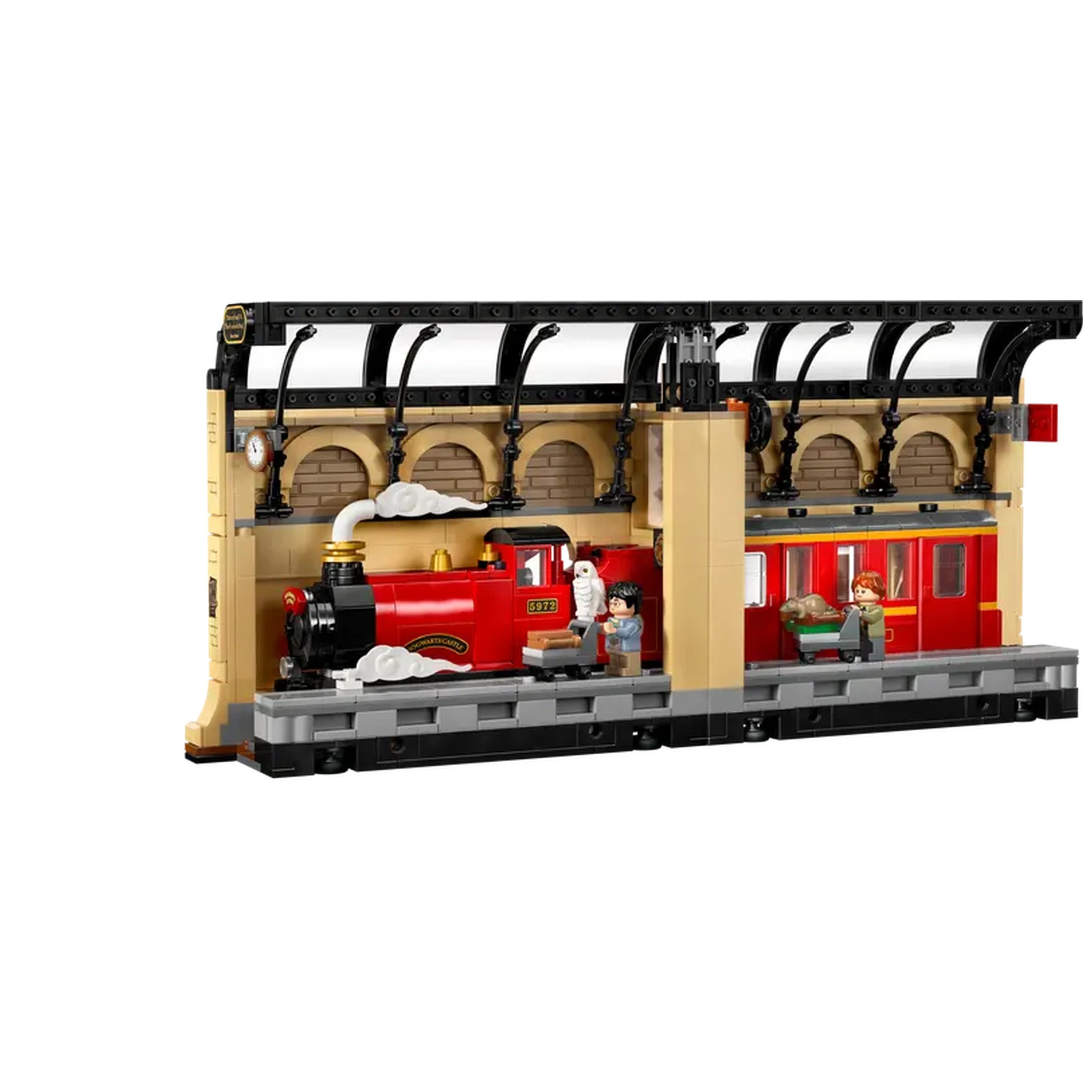 LEGO® Harry Potter™ Book Nook featuring a detailed red Hogwarts Express train, with minifigures of Harry, Ron, and their pets at King's Cross station.