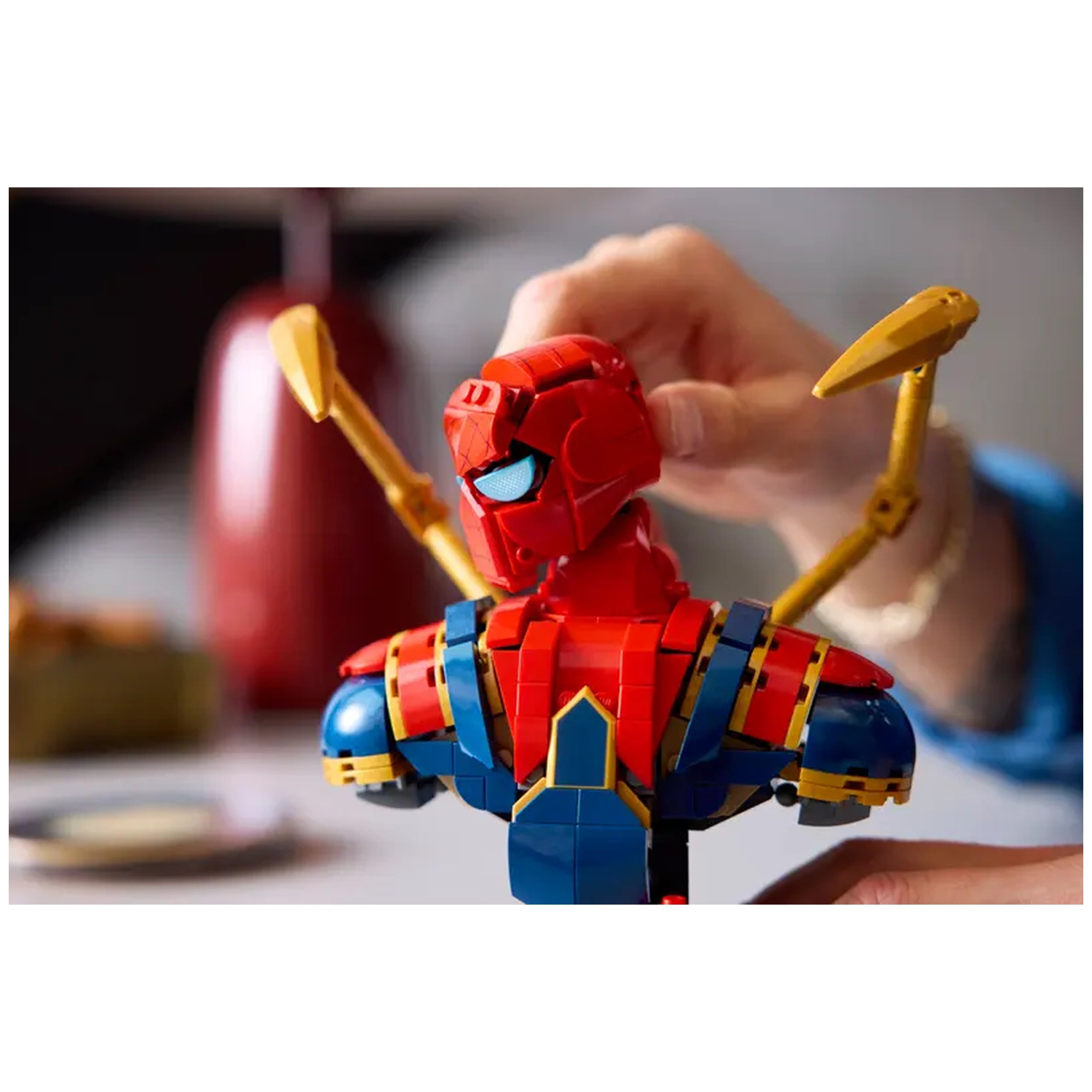 LEGO - Iron Spider-Man Bust - Action & Toy Figures