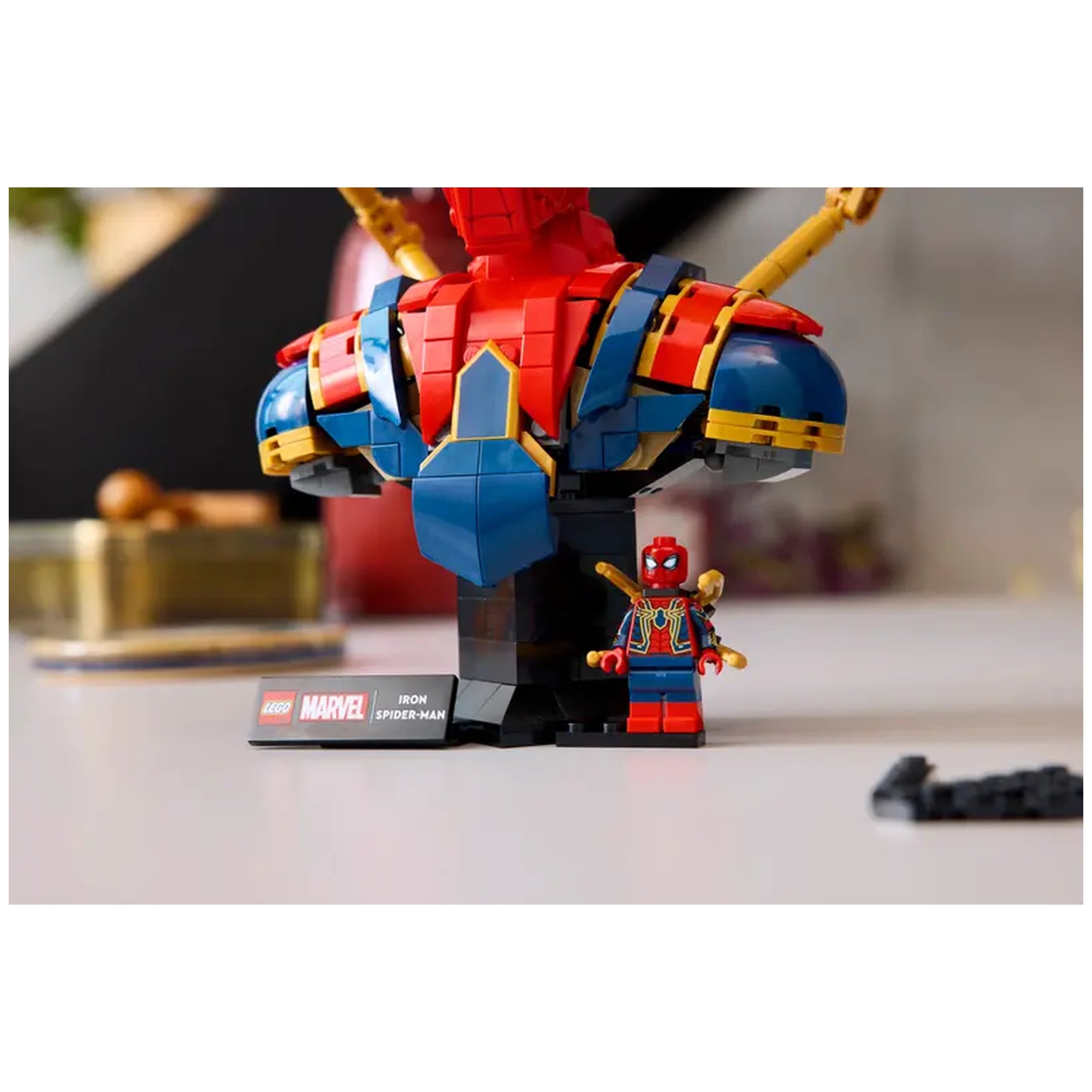 LEGO - Iron Spider-Man Bust - Action & Toy Figures