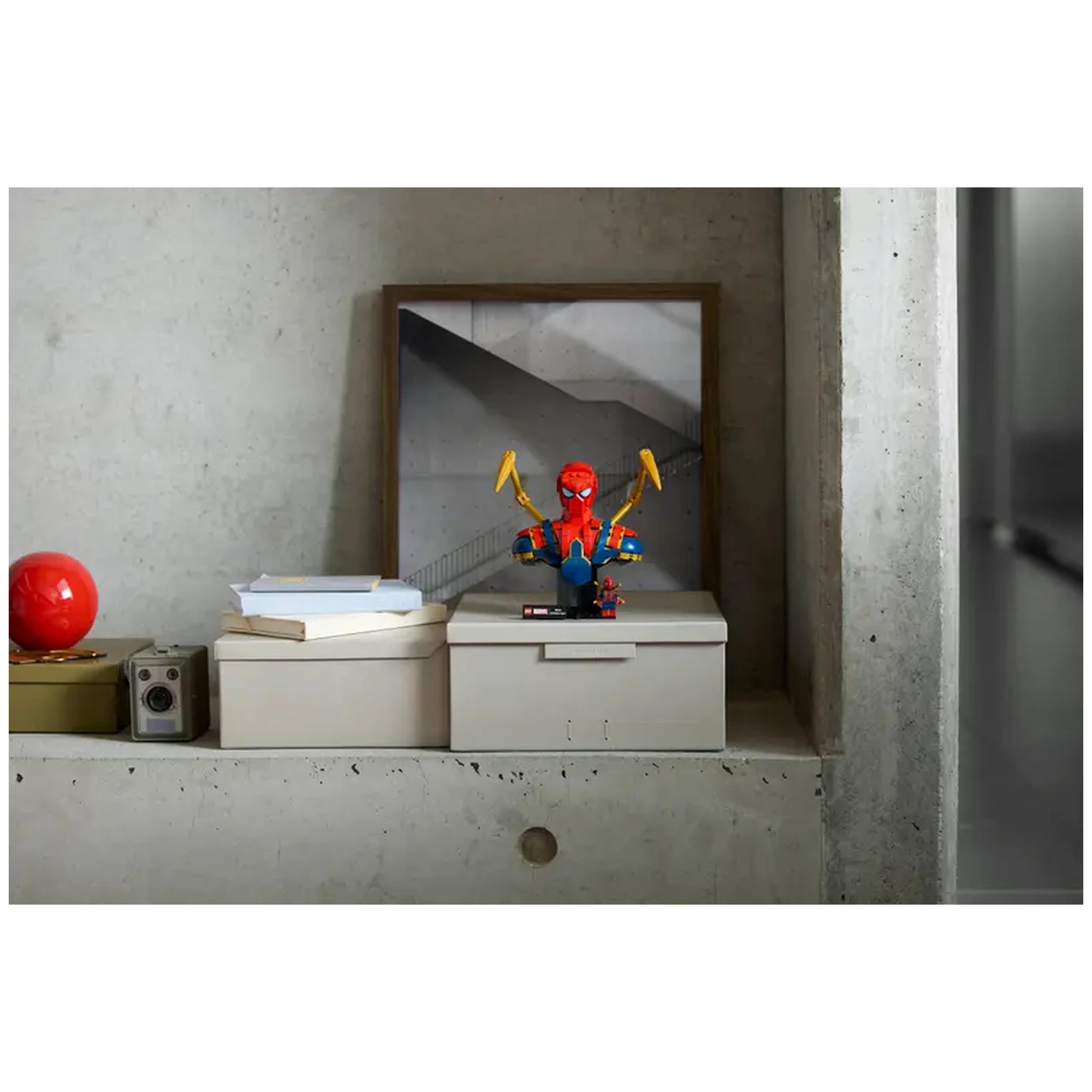 LEGO - Iron Spider-Man Bust - Action & Toy Figures