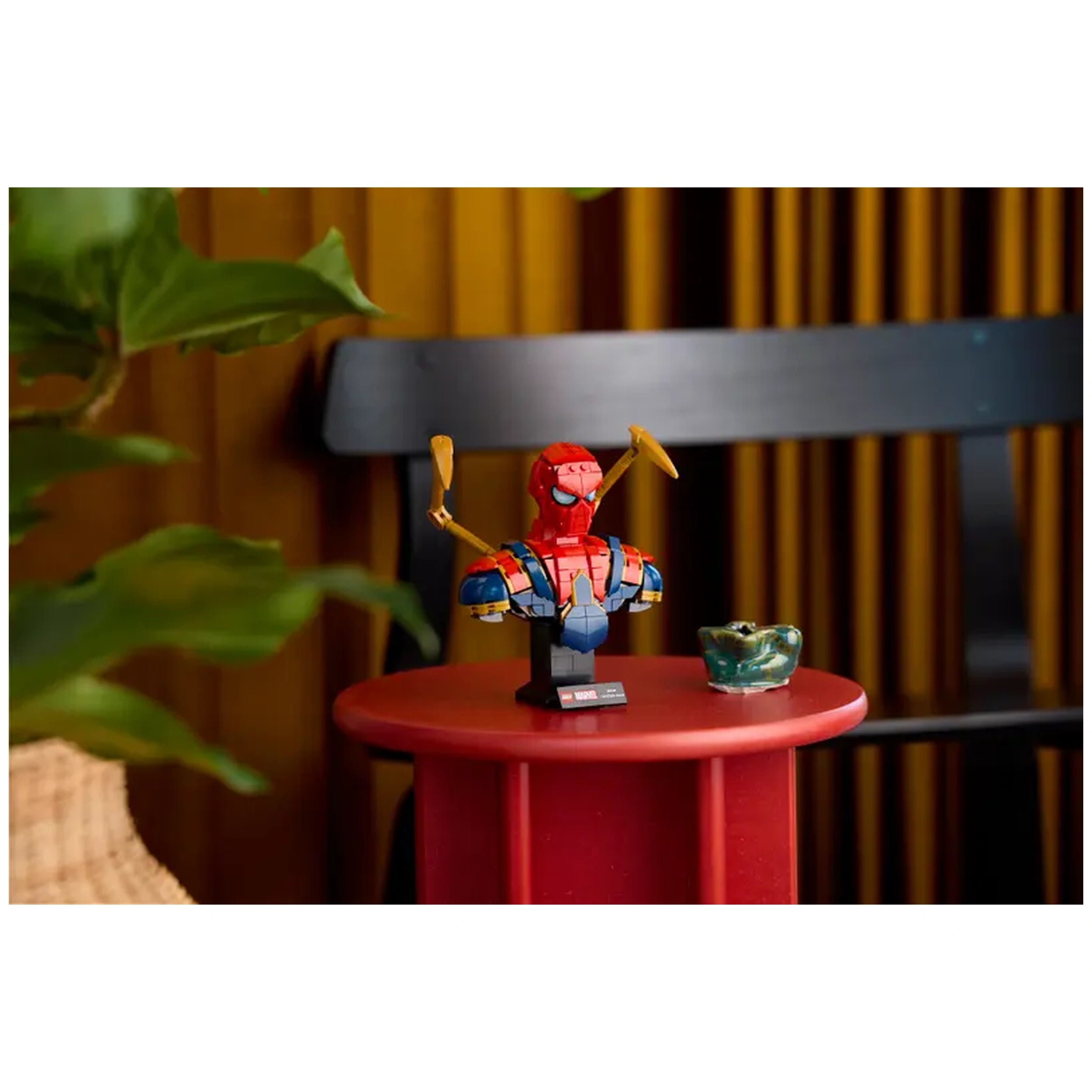 LEGO - Iron Spider-Man Bust - Action & Toy Figures