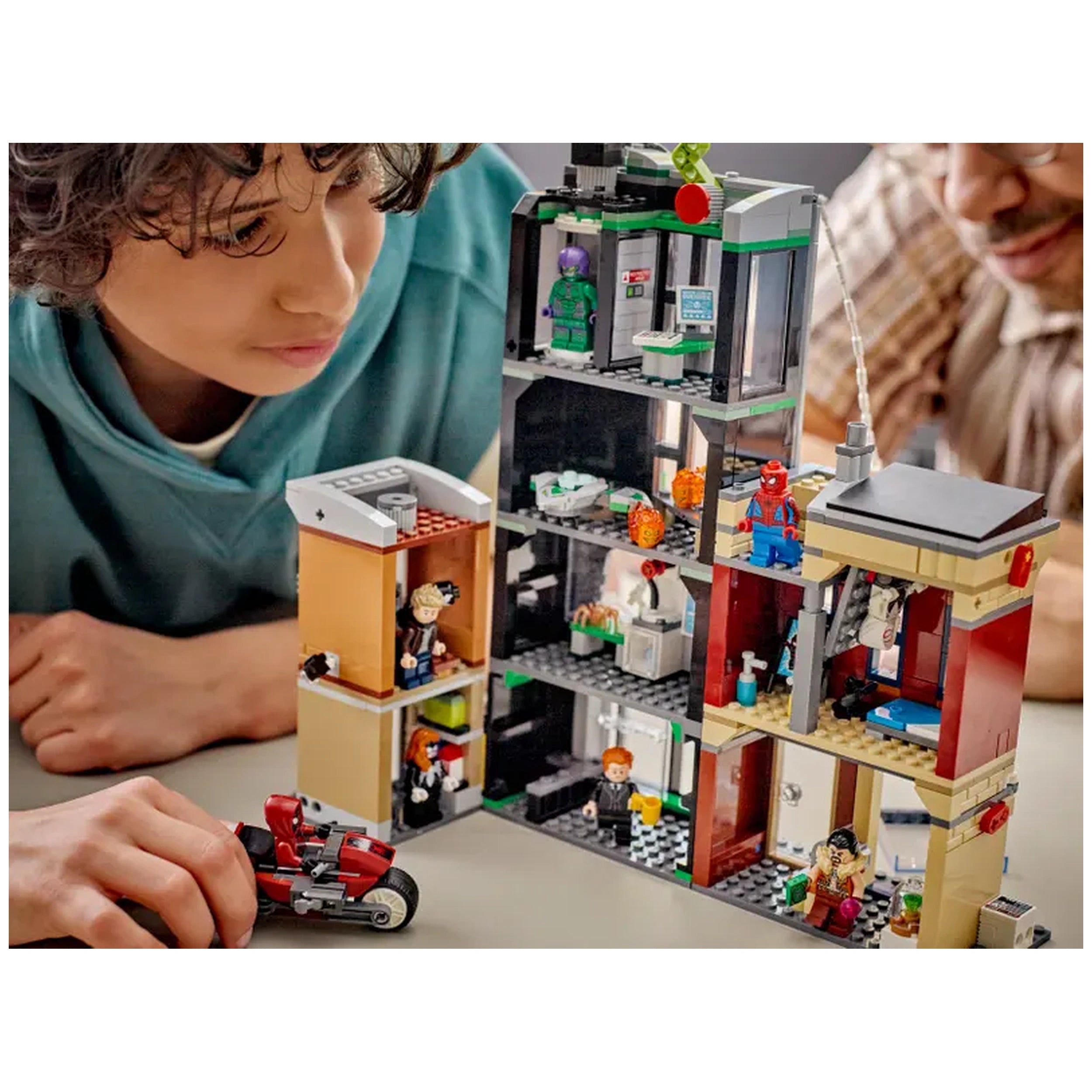 LEGO - Marvel-Spider-Man-vs-Oscorp-Construction-Set-Toys