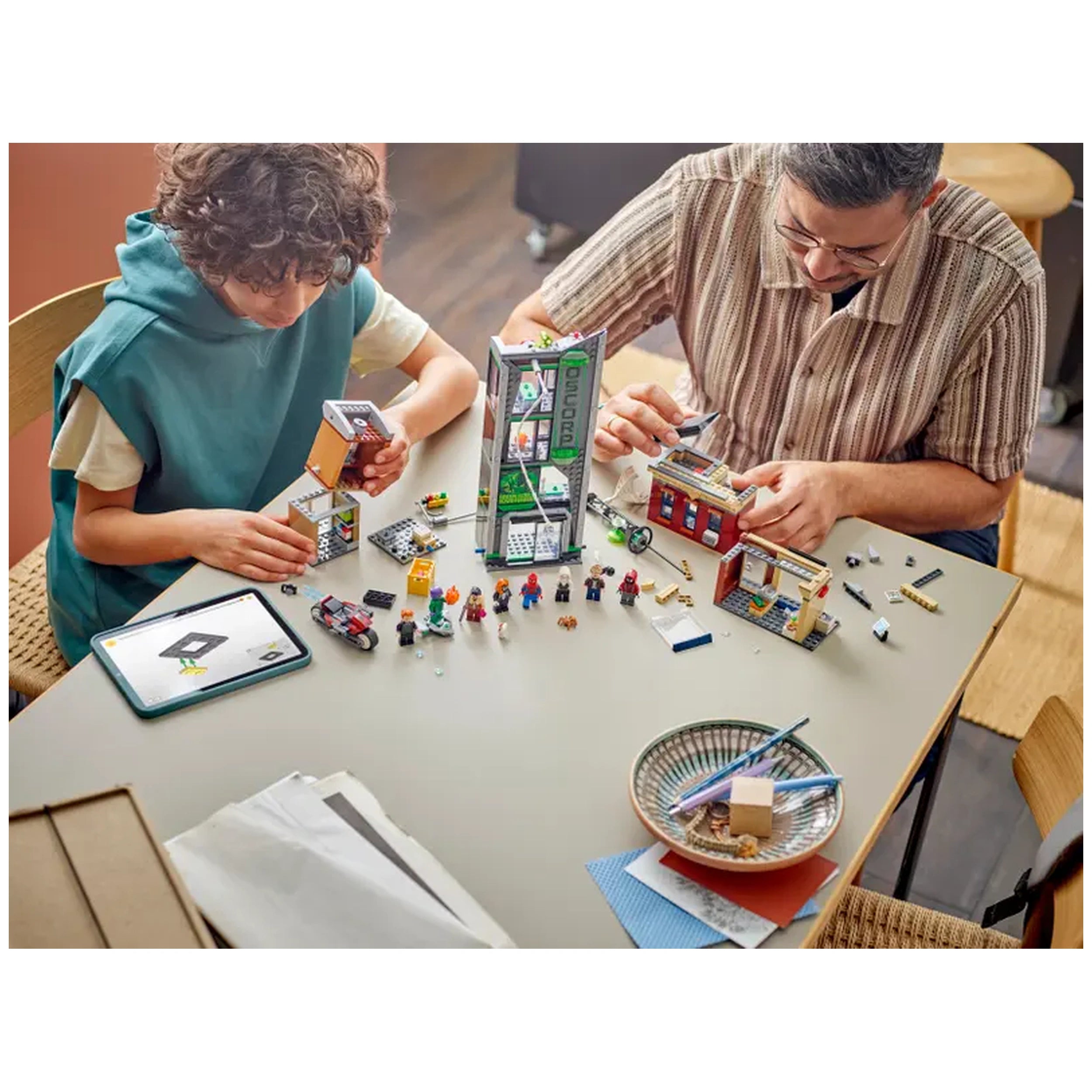 LEGO - Marvel-Spider-Man-vs-Oscorp-Construction-Set-Toys