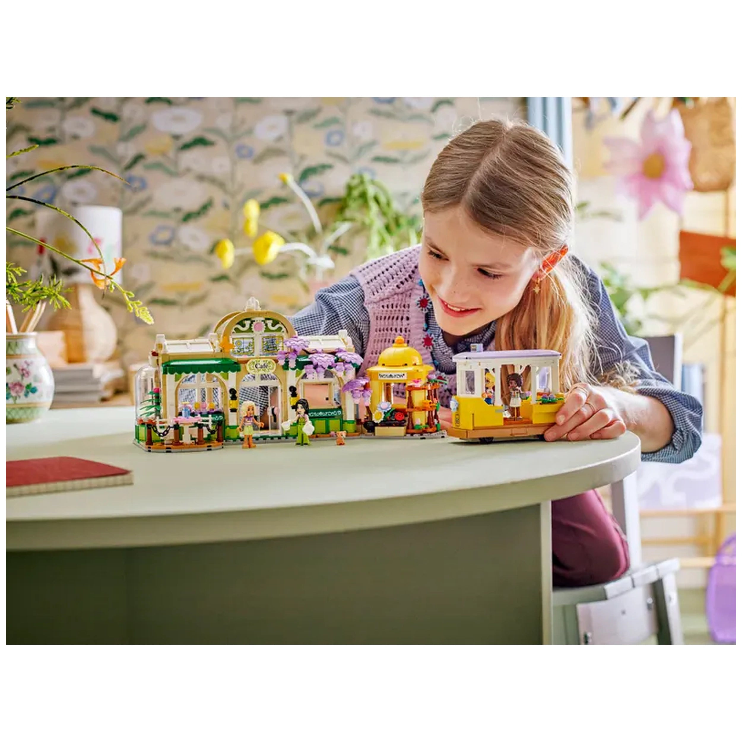 LEGO - Plant-Café-and-Flower-Shop - Construction-Set-Toys