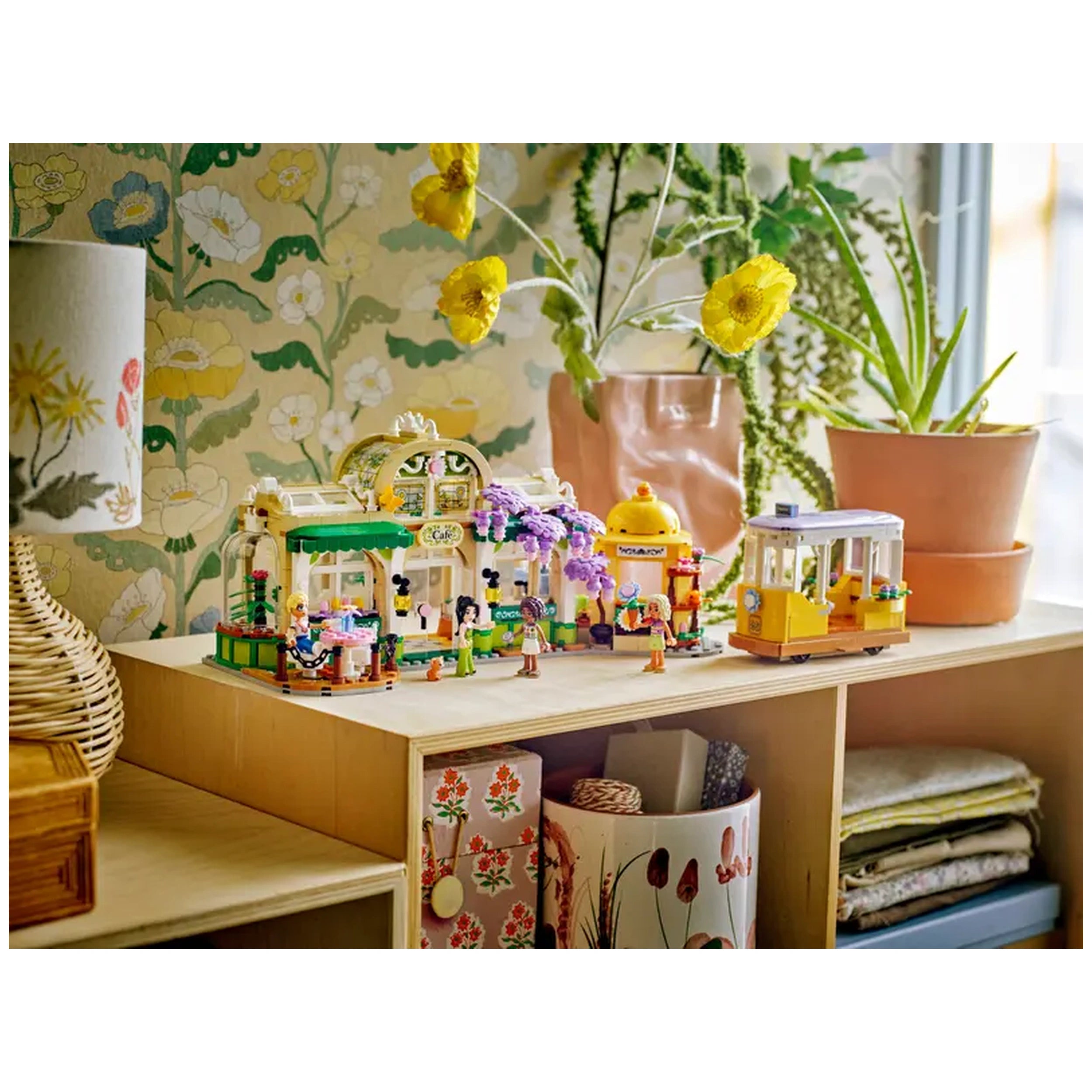 LEGO - Plant-Café-and-Flower-Shop - Construction-Set-Toys