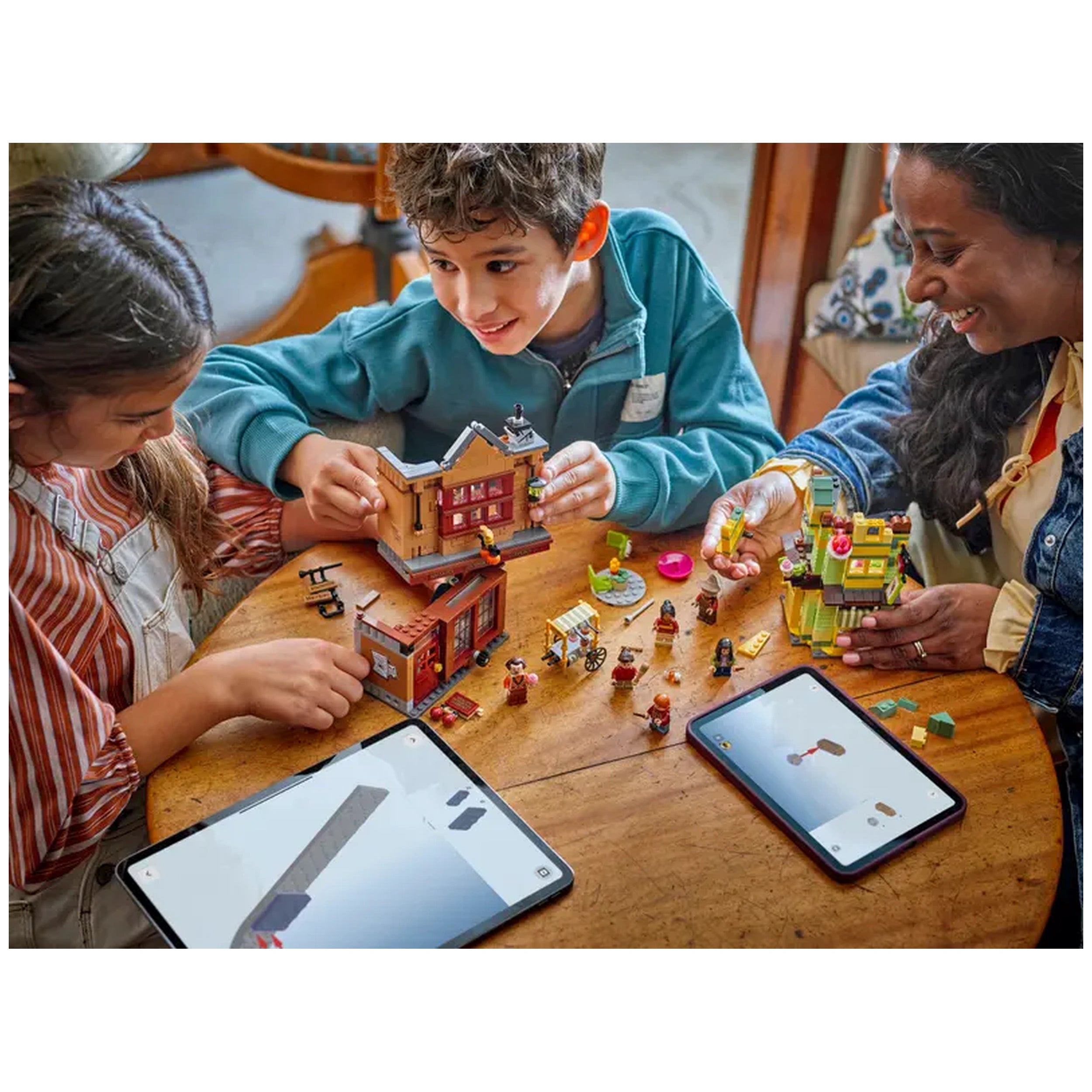 LEGO - Quality Quidditch Supplies and Ice Cream Parlour - Construction Set Toys