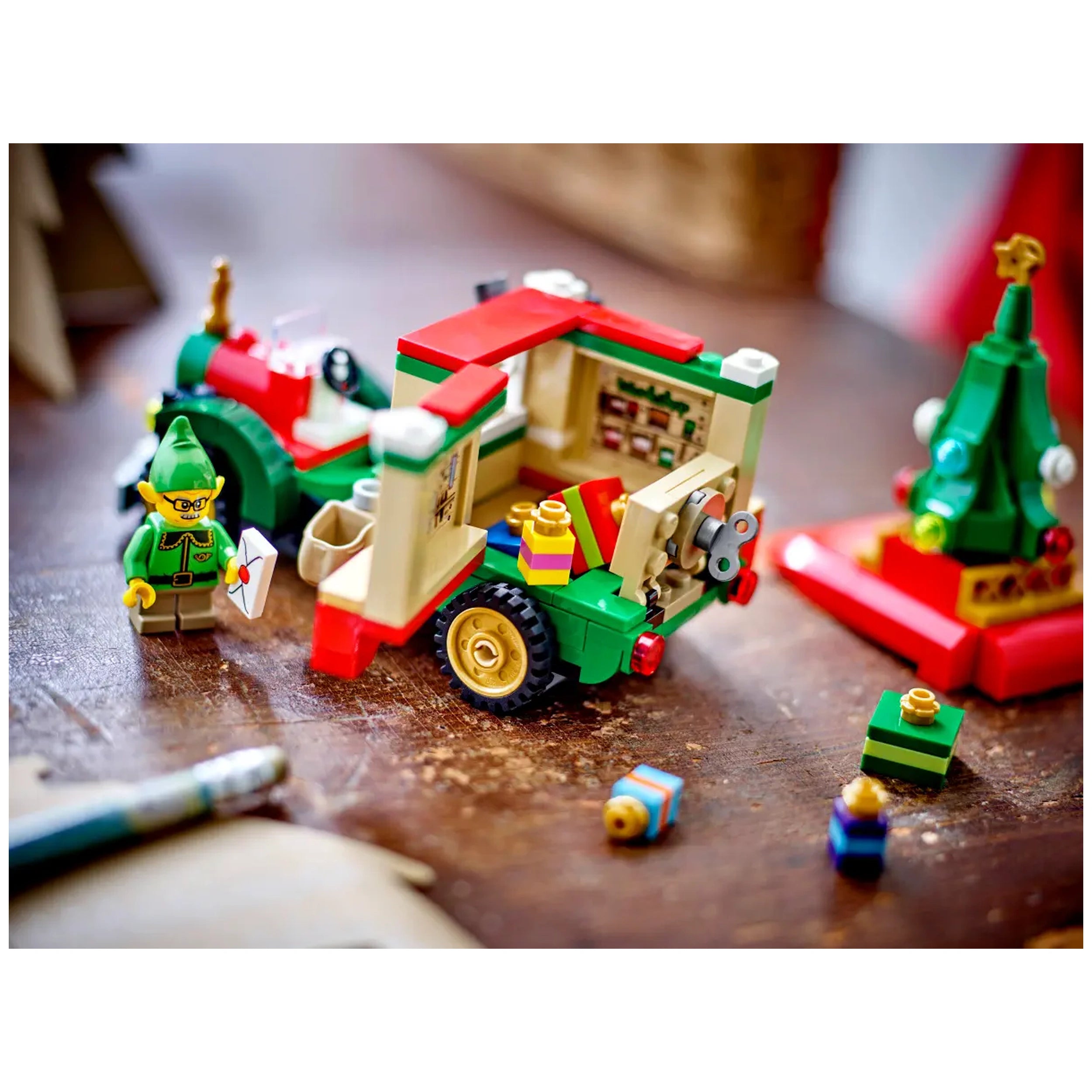 LEGO - Le camion de livraison du Père Noël - Figurines d'action et de jouets