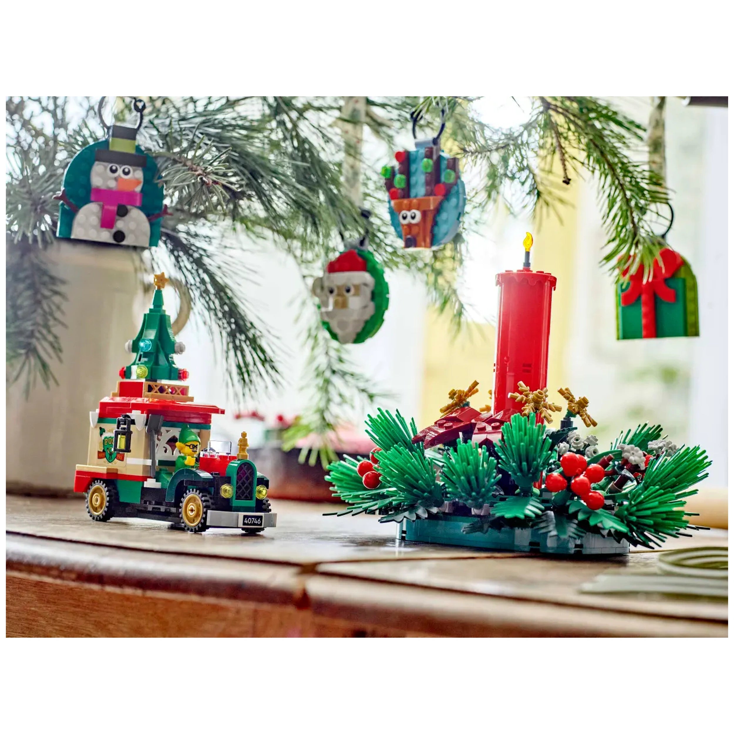 LEGO - Le camion de livraison du Père Noël - Figurines d'action et de jouets
