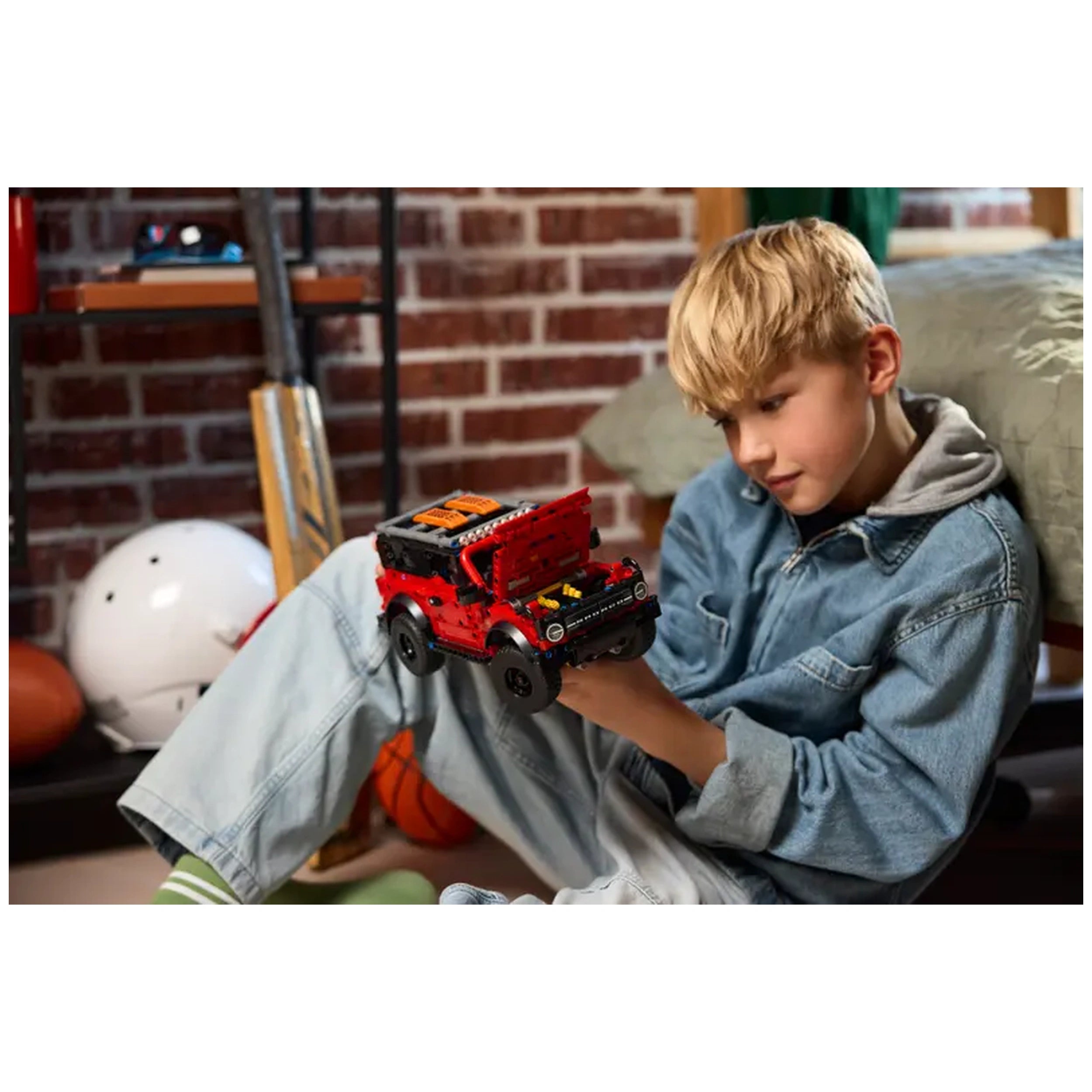 LEGO - Technic Ford Bronco SUV - Construction Set Toys