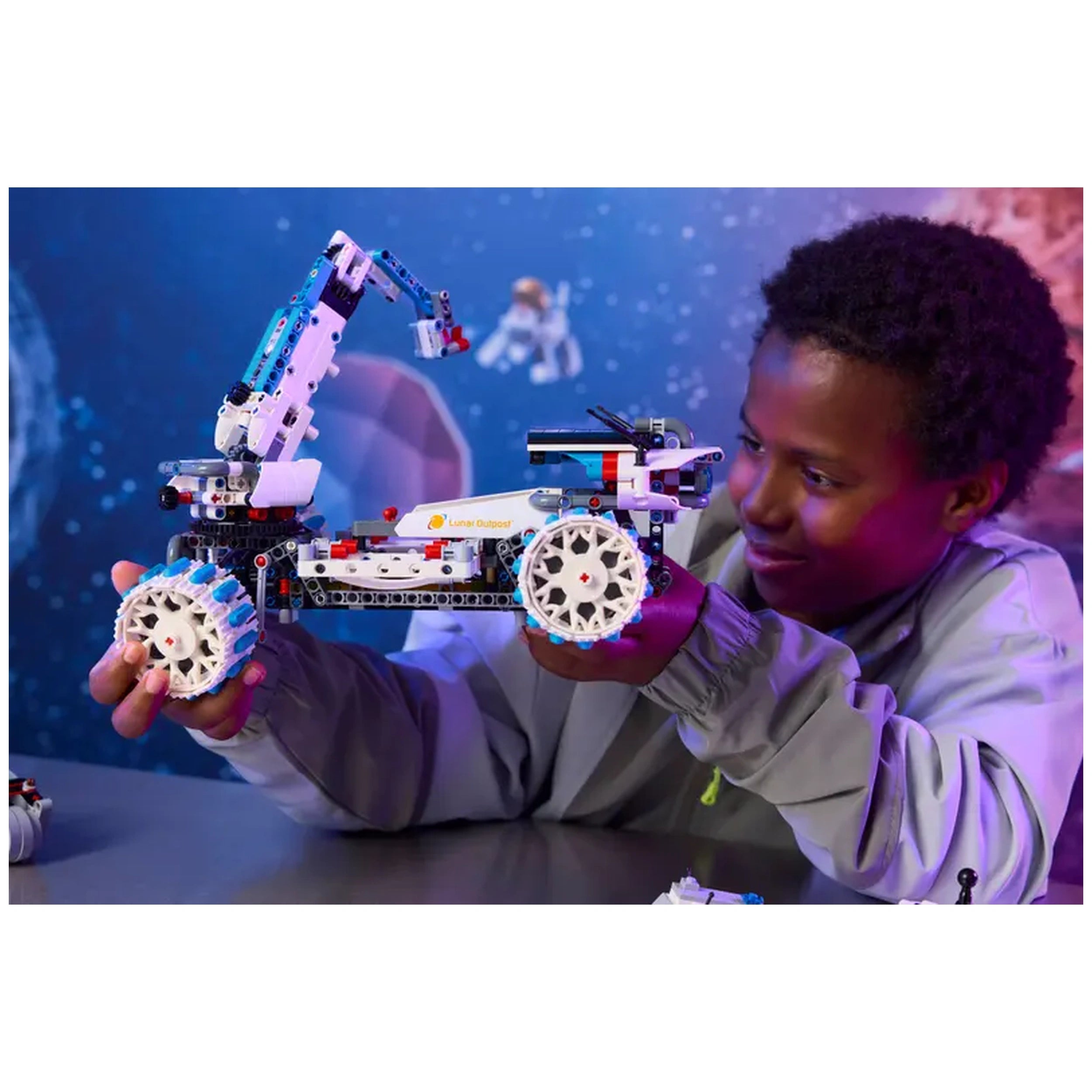 LEGO - Technic Lunar Outpost Moon Rover - Action & Toy Figures
