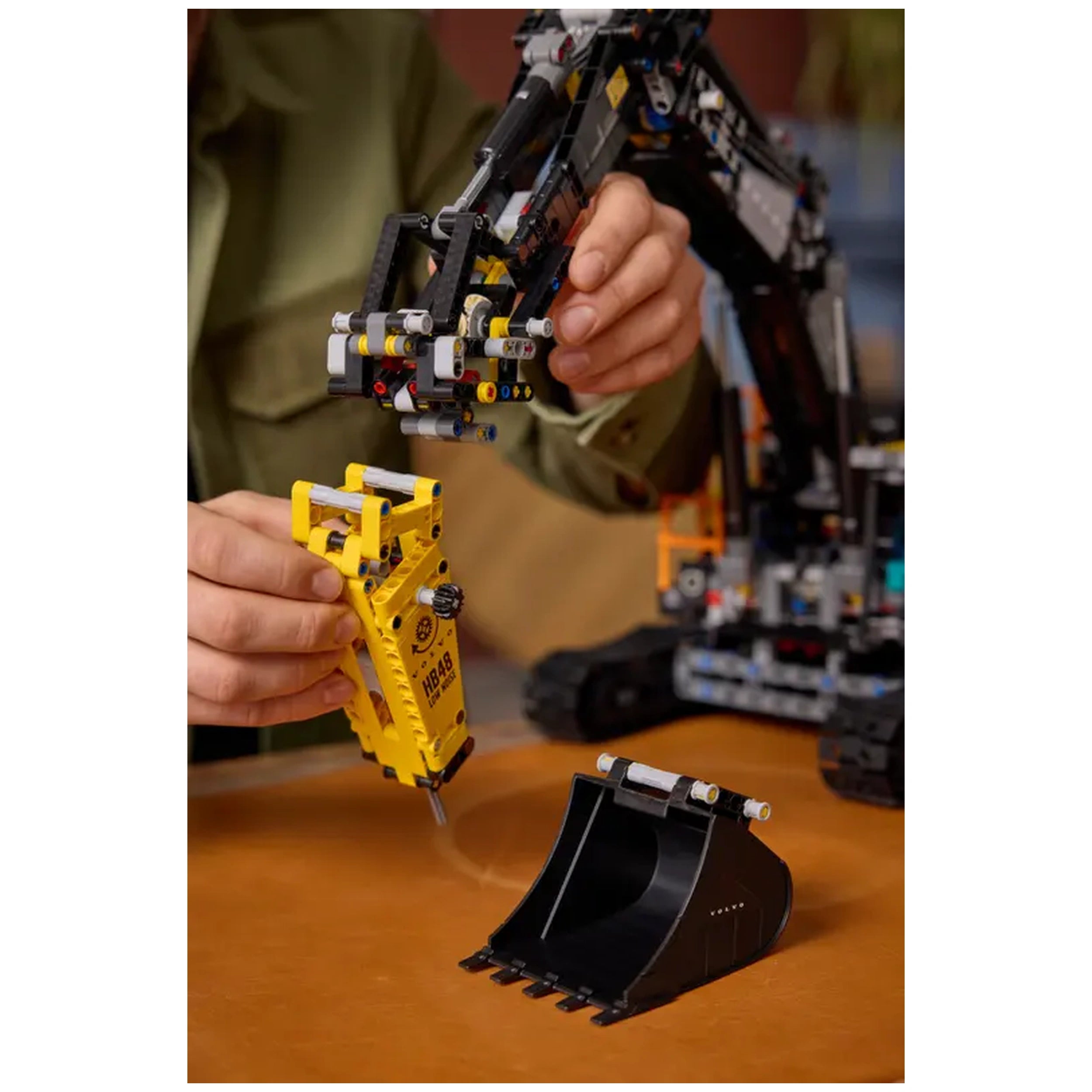 LEGO - Technic Volvo EC500 Excavatrice Hybride - Jouets de Construction