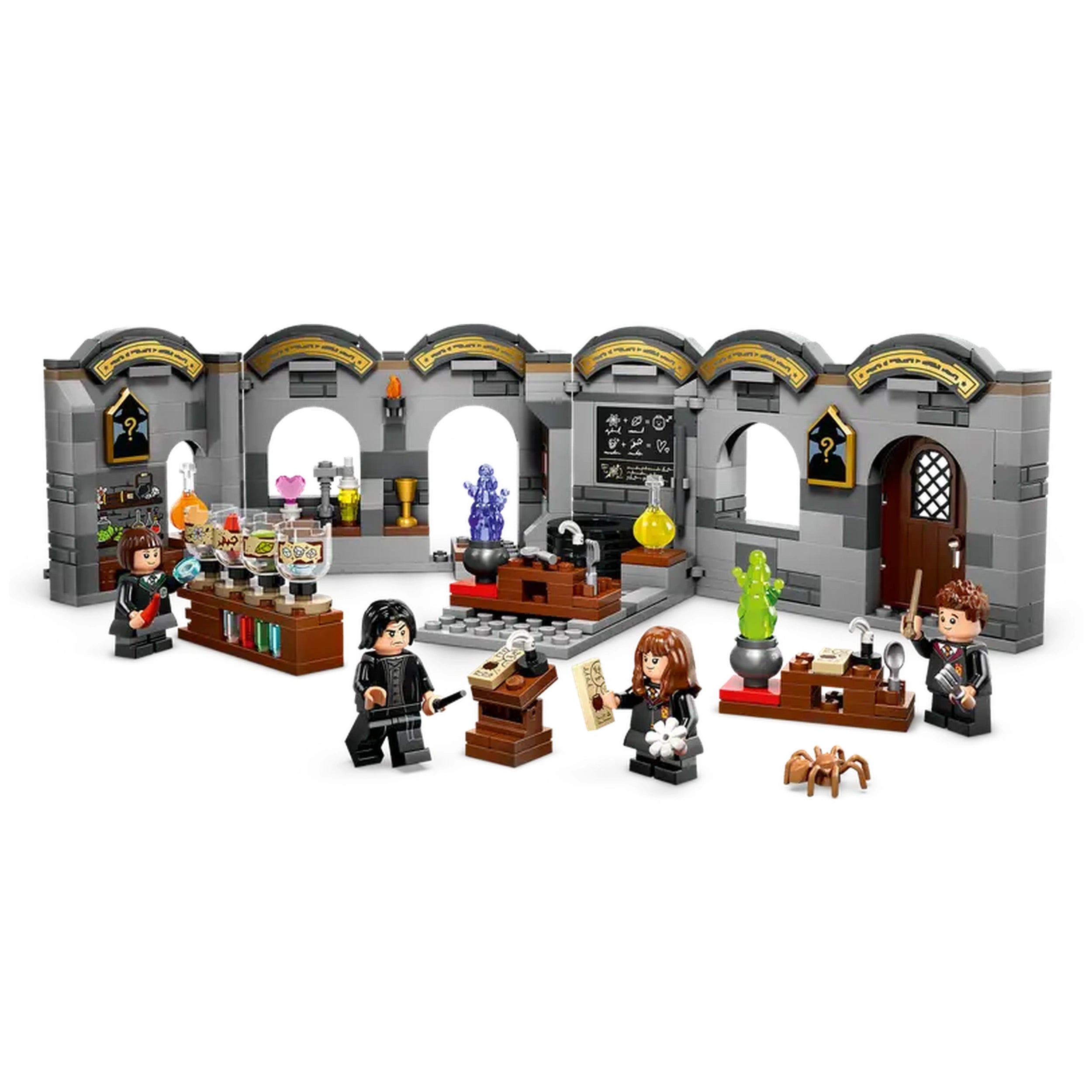LEGO Harry Potter Hogwarts Castle: Potions Class set featuring a potions classroom with minifigures of Severus Snape, Hermione Granger, Pansy Parkinson, and Seamus Finnigan, alongside potion ingredients and equipment.
