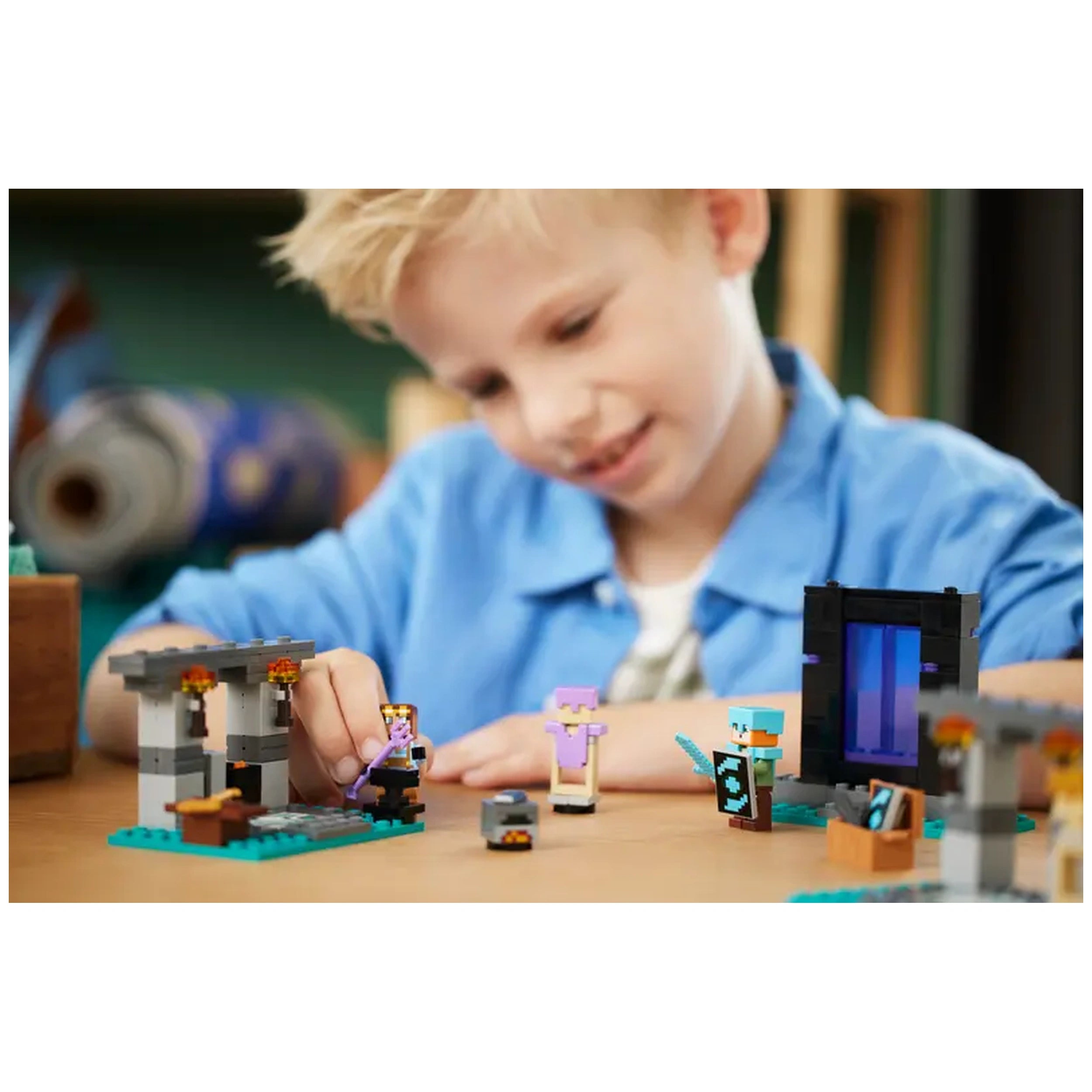 Lego - Minecraft - The Armory - Construction Set Toys