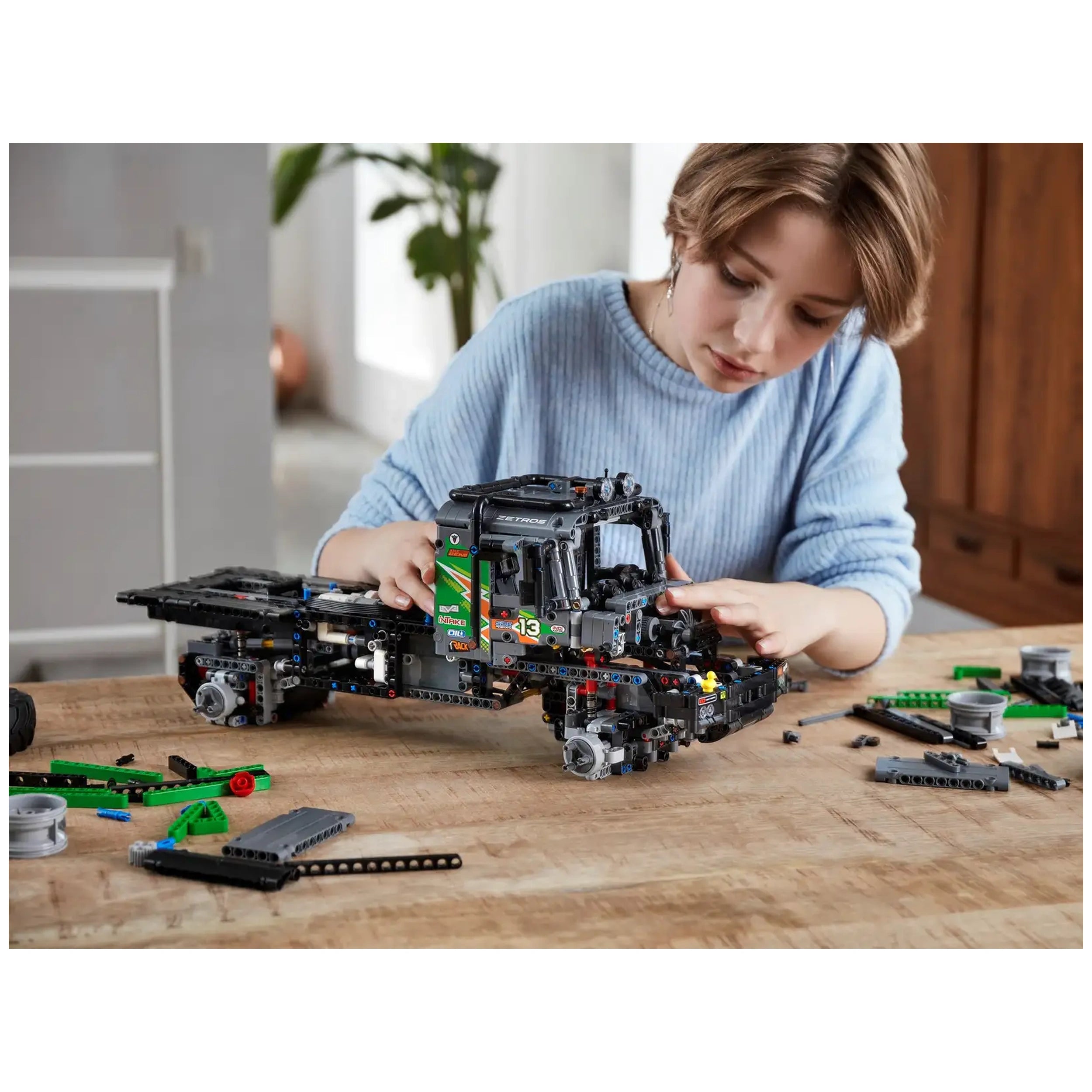 Lego - Technic - Camion d'essai 4x4 Mercedes-Benz Zetros - Jouets de construction