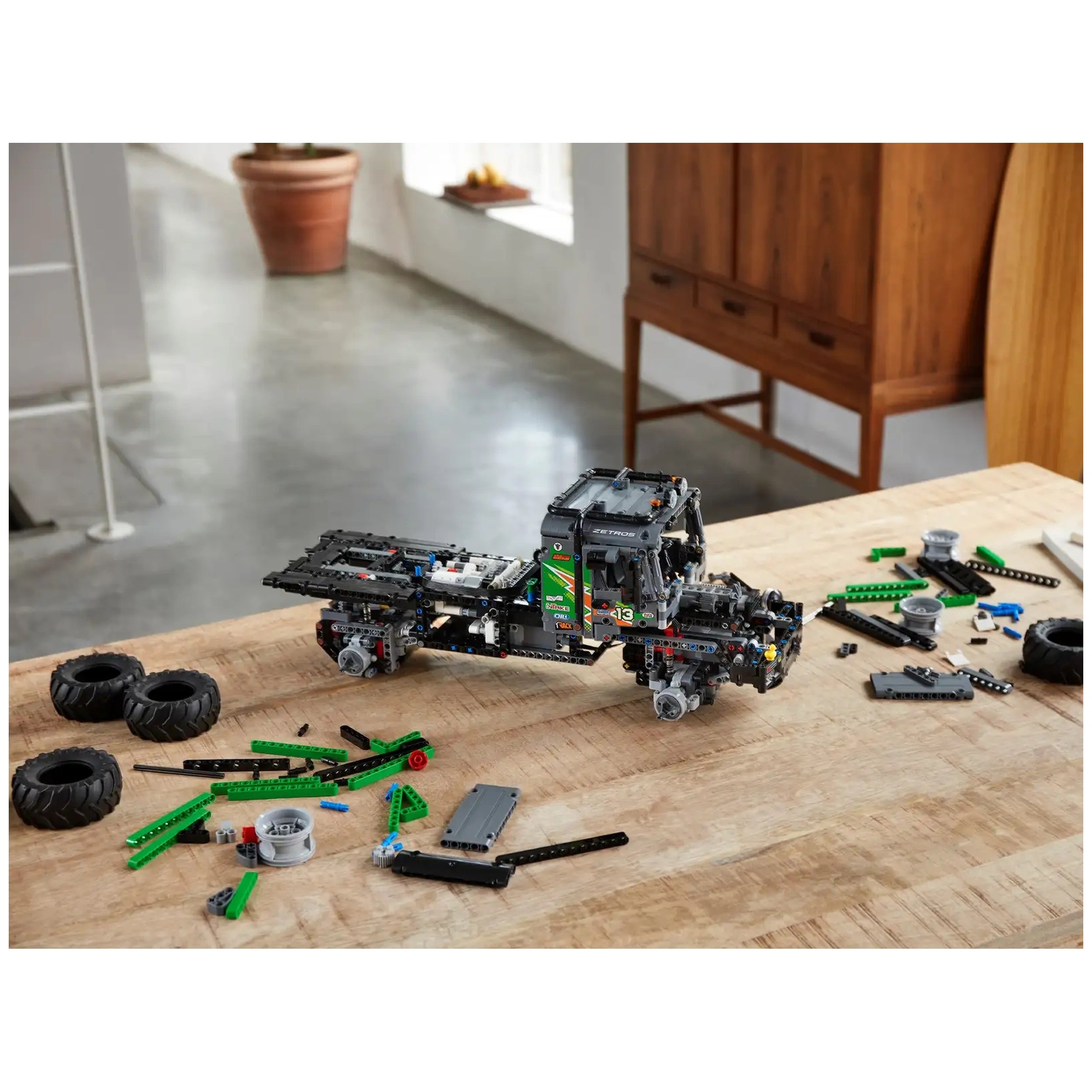Lego - Technic - Camion d'essai 4x4 Mercedes-Benz Zetros - Jouets de construction