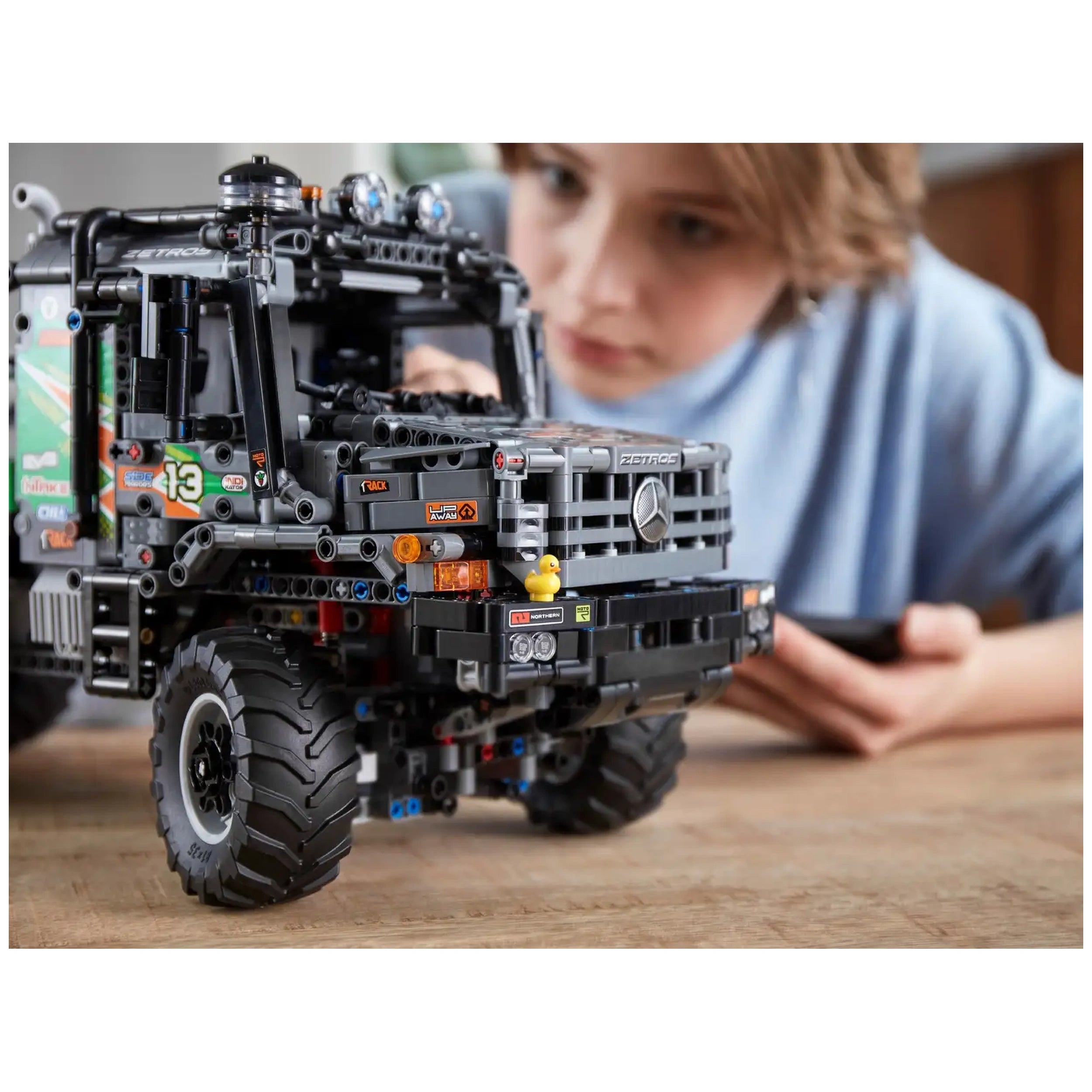 Lego - Technic - Camion d'essai 4x4 Mercedes-Benz Zetros - Jouets de construction