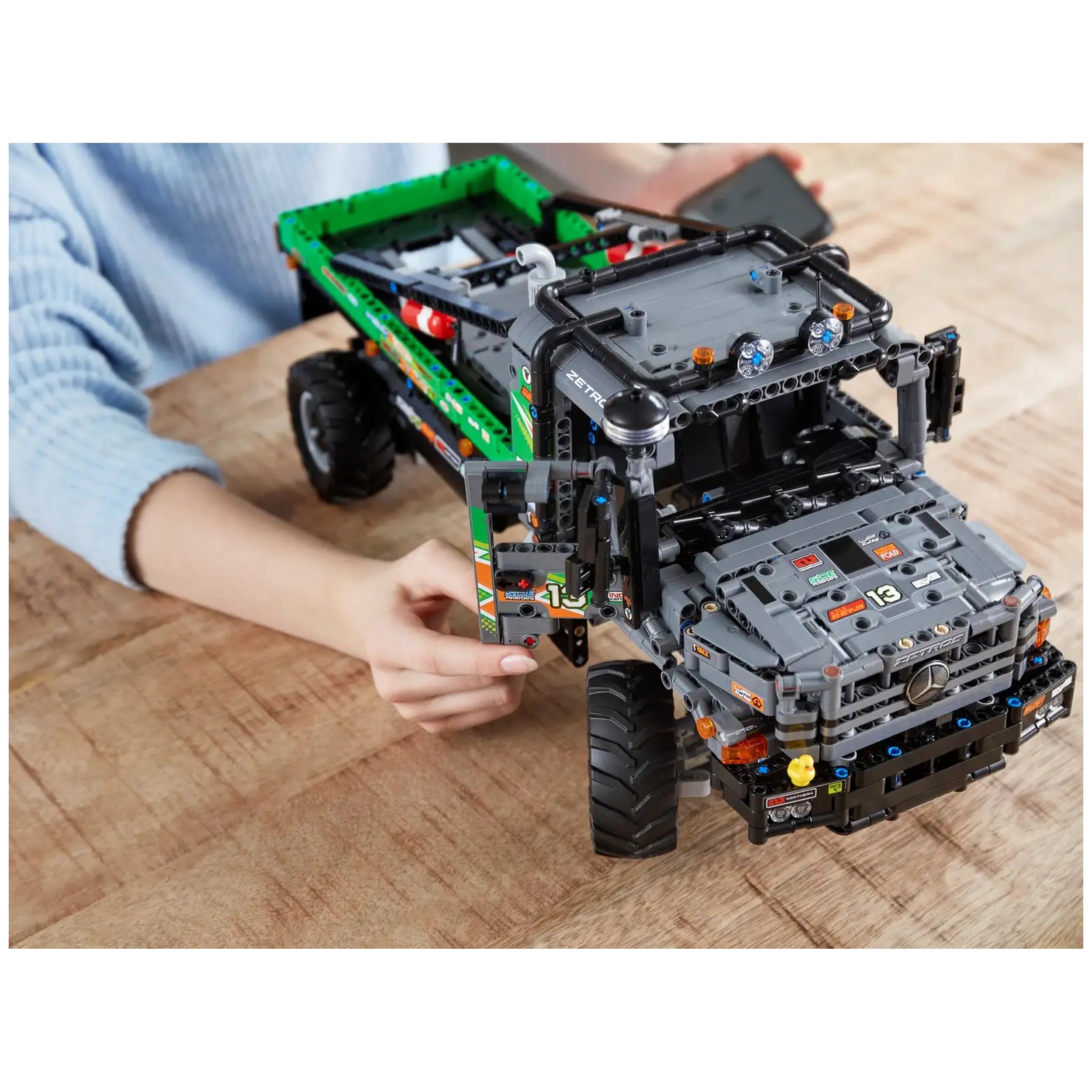 Lego - Technic - Camion d'essai 4x4 Mercedes-Benz Zetros - Jouets de construction