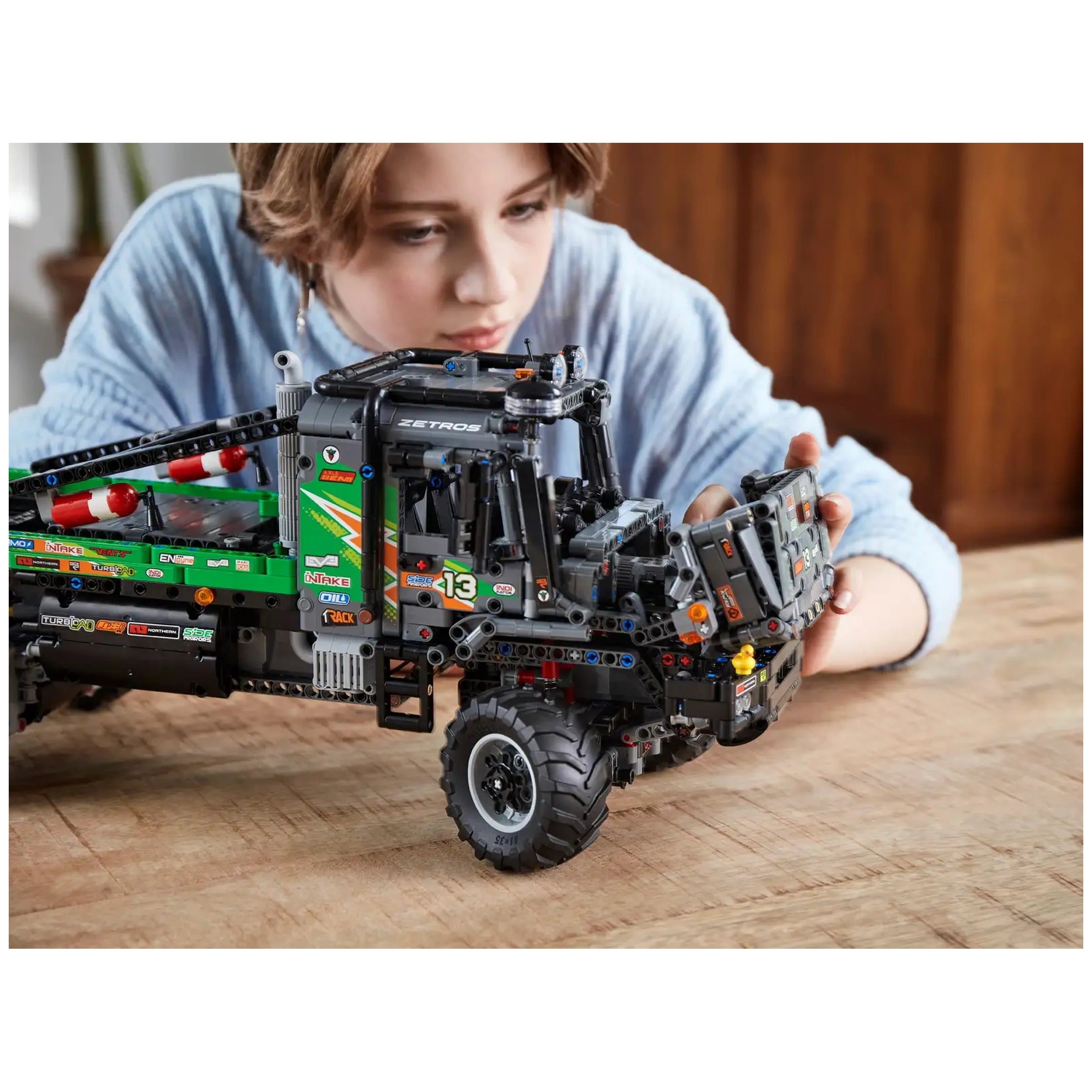 Lego - Technic - Camion d'essai 4x4 Mercedes-Benz Zetros - Jouets de construction