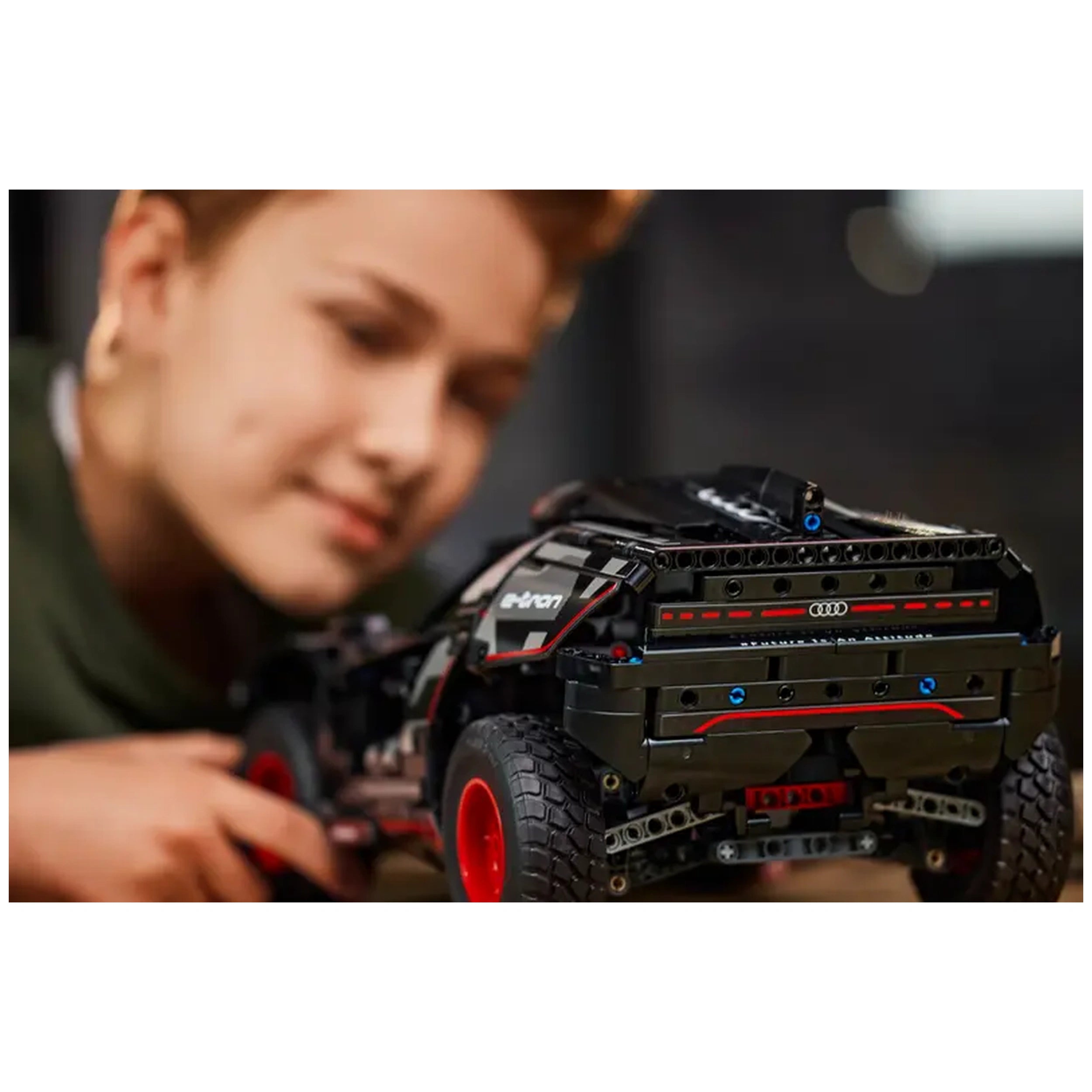 Lego - Technic - Audi RS Q e-tron - Construction Set Toys