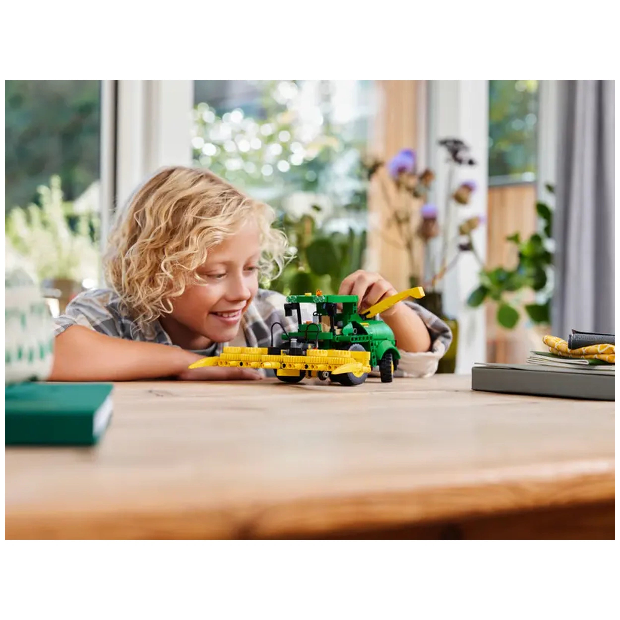 Lego - Technic - John Deere 9700 Forage Harvester - Construction Set Toys