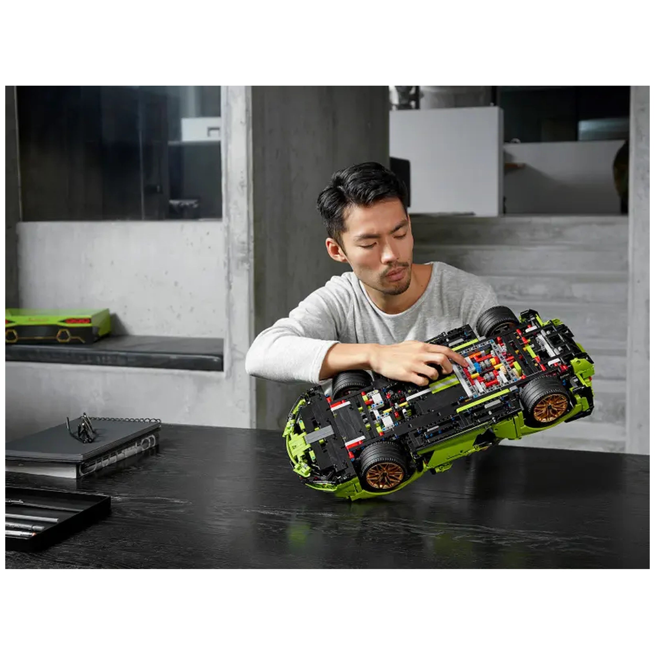 Lego - Technic - Lamborghini Sián FKP 37 - Construction Set Toys