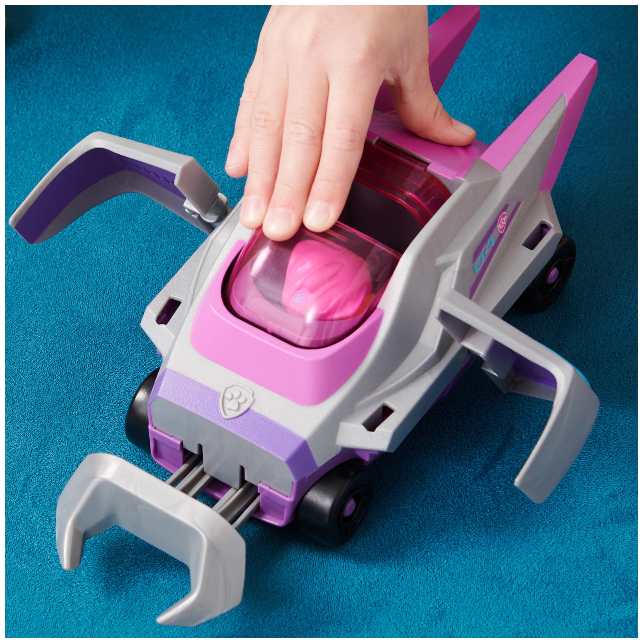 Paw Patrol Aqua Pups Skye Transforming Manta Ray Vehicle with Collectible Action Figure