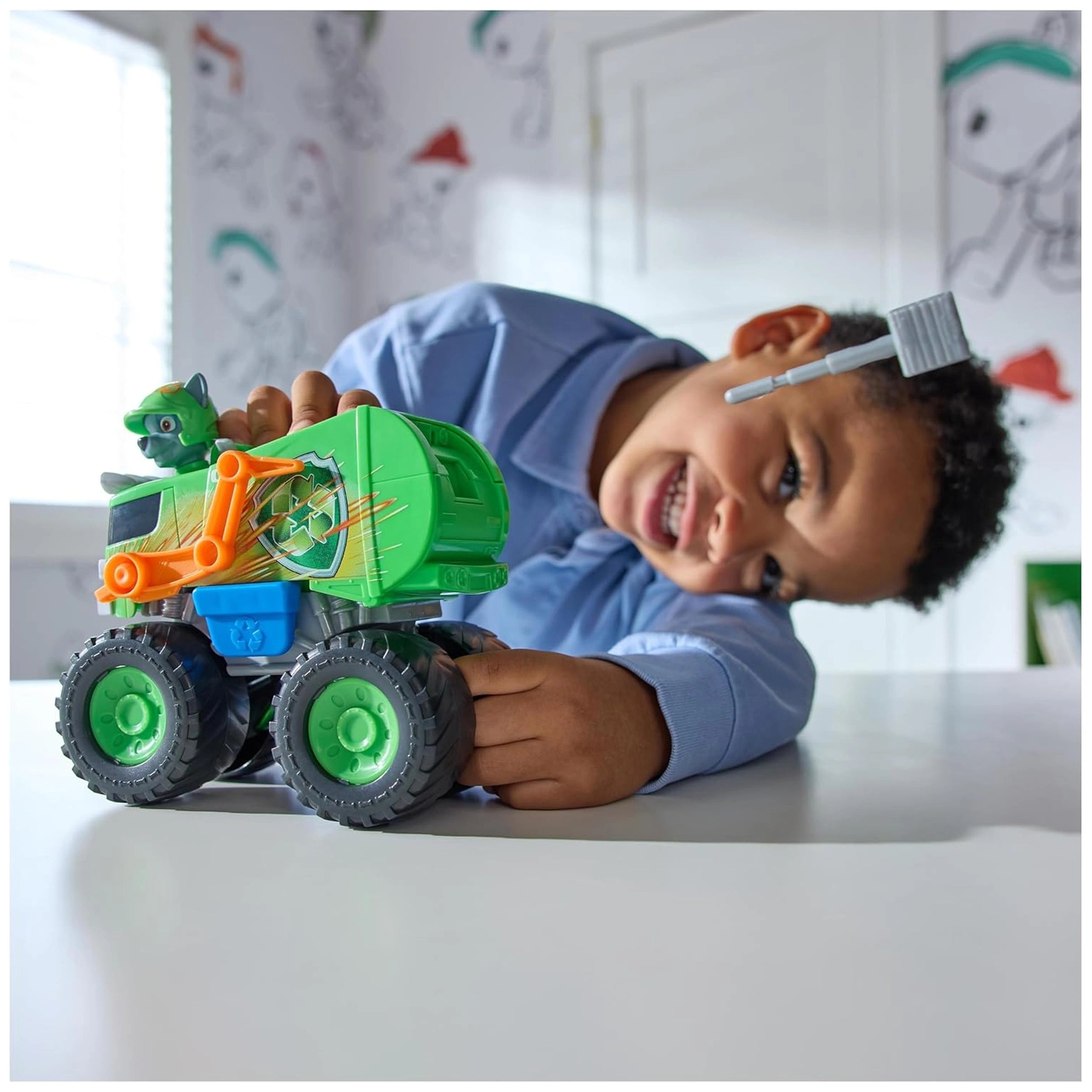Spin Master - Paw Patrol - Rocky Rescuse Wheels Recycle Truck with action figure and play vehicle