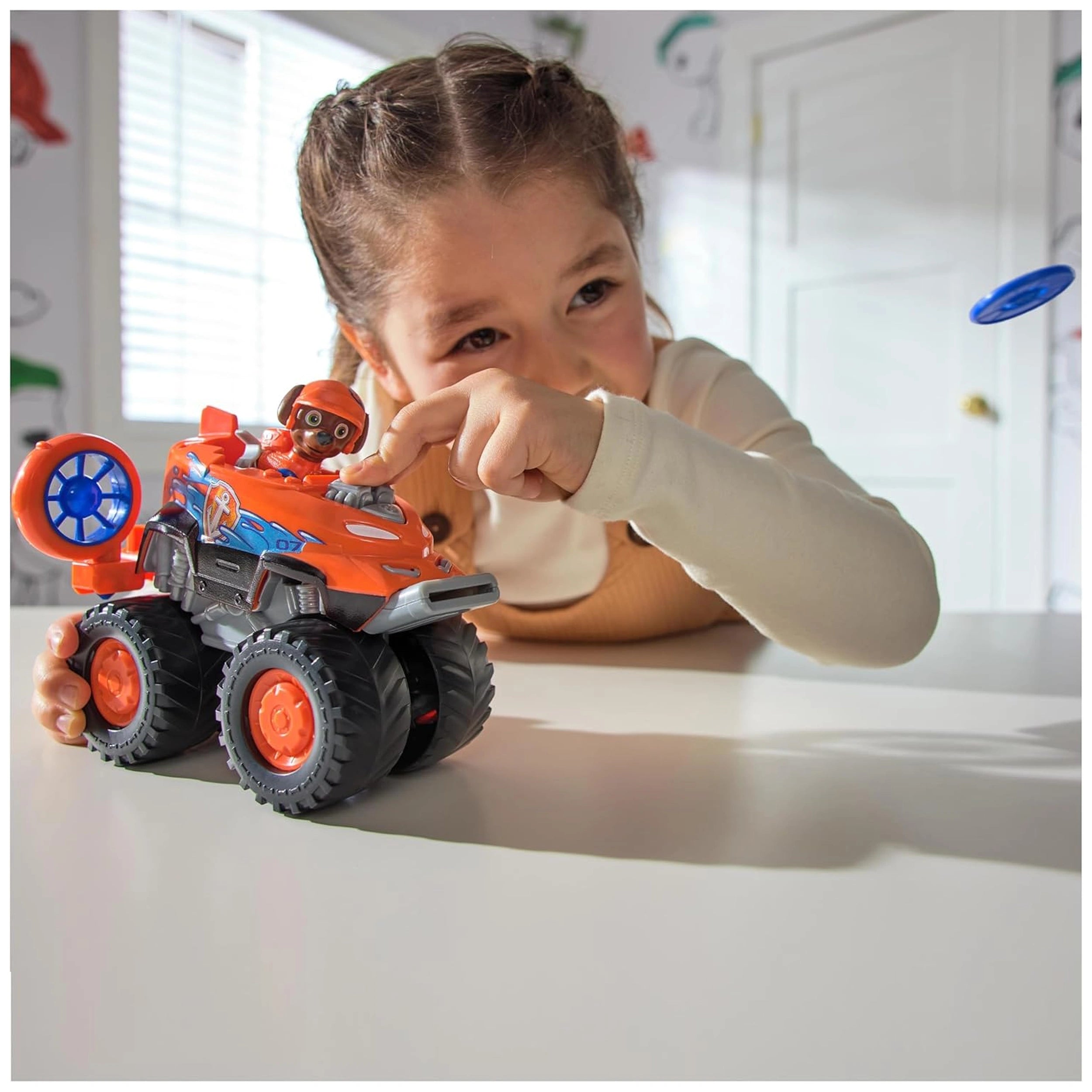 Spin Master - Paw Patrol - Zuma Rescuse Wheels Overcraft Truck with action figure and play vehicle