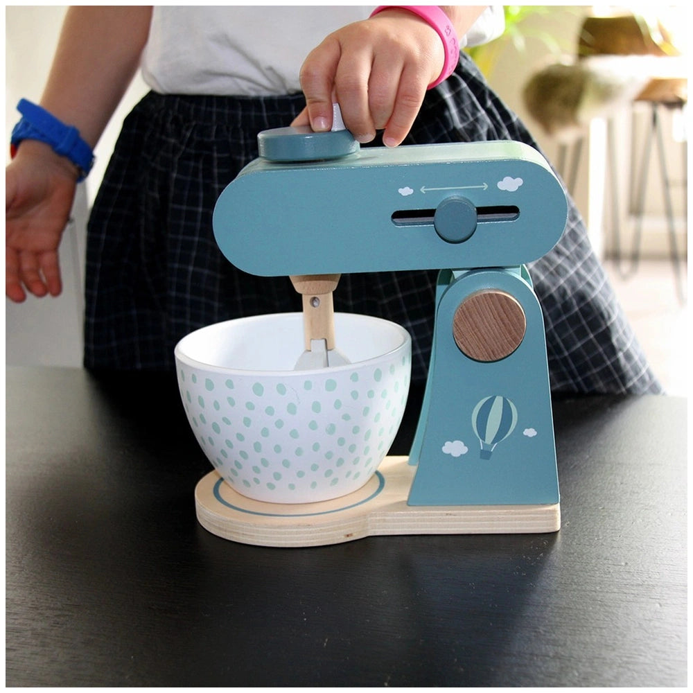 Label-Label Food Processor features a white bowl with blue polka dots, a blue wooden base, and a white handle.