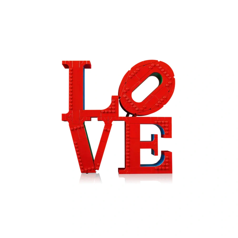 Lego Art LOVE construction set features a glossy red design, forming the word "love" as a decorative piece.