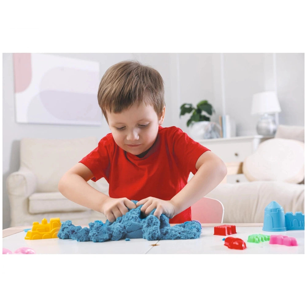 Simba Art & Fun Playsand Set Unicorn shows a child shaping blue play dough at a table with scattered colorful dough.